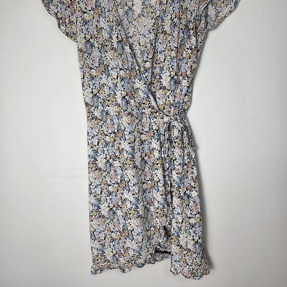 Abercrombie & Fitch Floral Short Sleeve Ruffle Wrap Mini Dress - Picture 5 of 7
